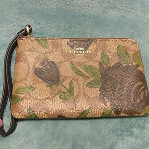 Coach Camo wristlet 😍